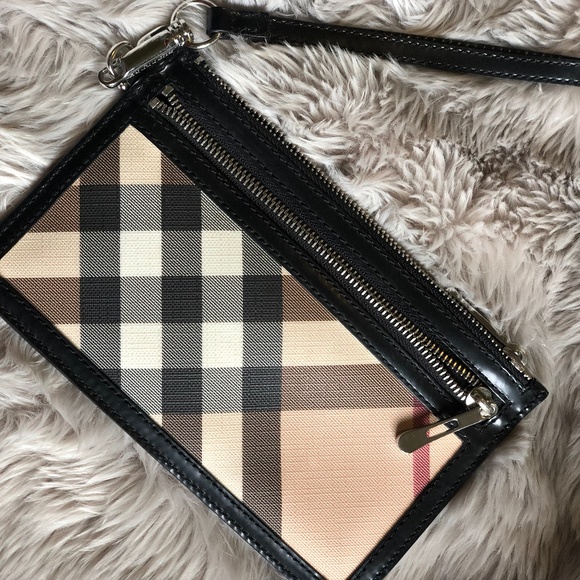 Burberry Handbags - Burberry Wristlet